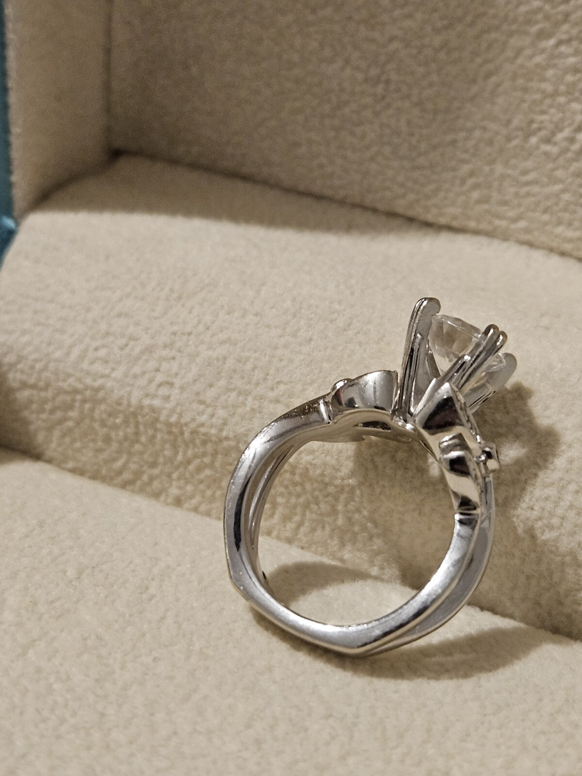 18k Solid White Gold Ring Natural Diamond Round Wedding Estate Sale Size 4