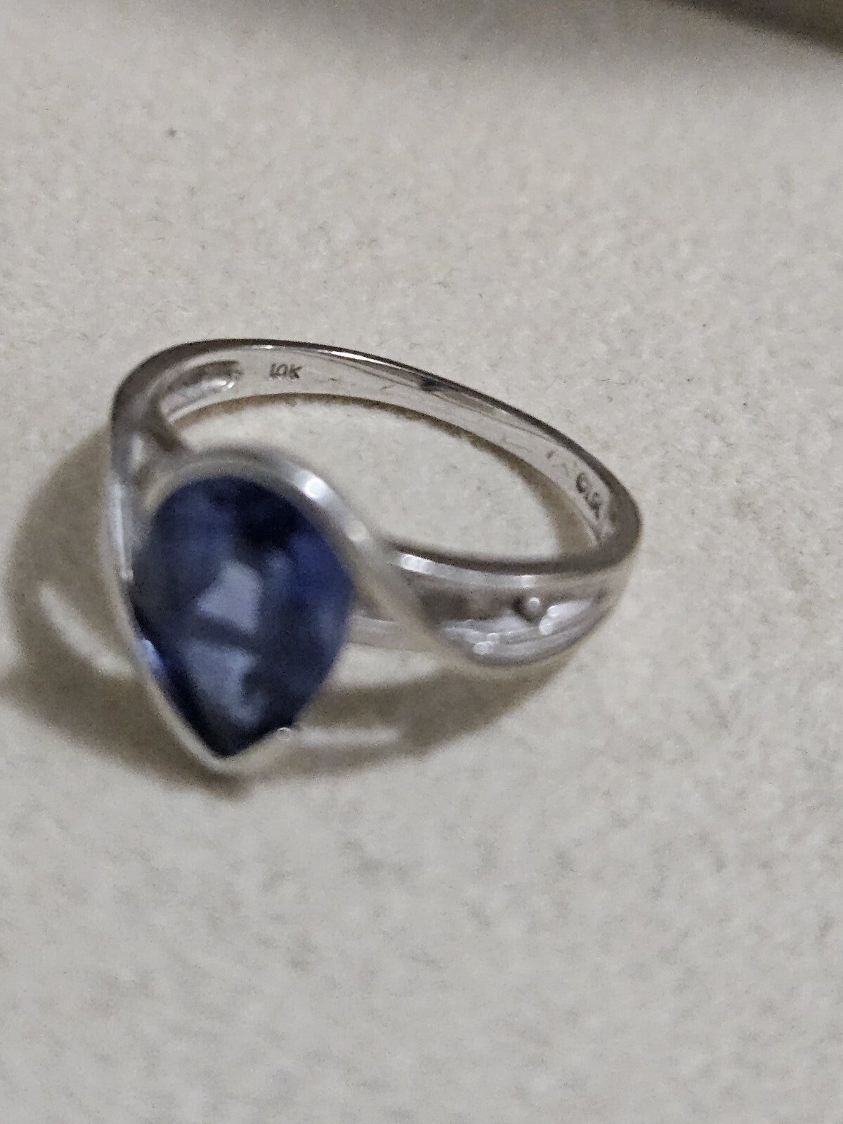 Vintage 10K White Gold Pearshape Blue Stone Ring Jewelery  Size 7 3.1 Grams