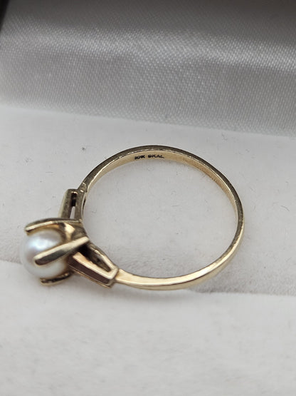 10K Yellow gold solitaire rind pearl gemstone 1 .8 GRAMS SIZE 6 vintage