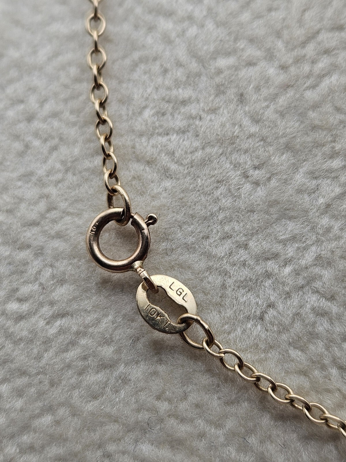 10k gold necklace with pendant blue stone round 2.3 Gr 18 Inches