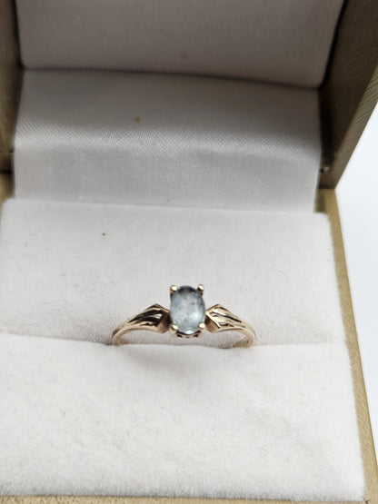10k Yellow Gold Aquamarine Oval Solitaire Ring Size 5.5 vintage