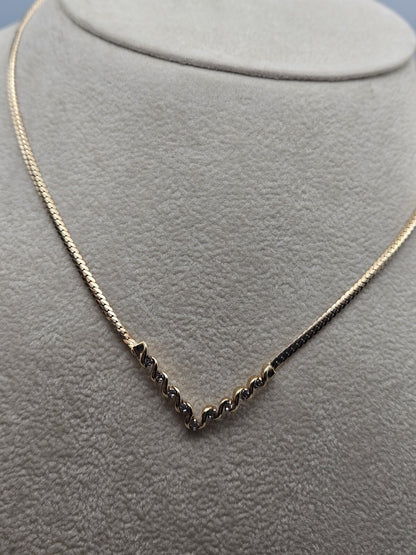 10k Gold Diamond Encrusted V Station Necklace 17in preowened