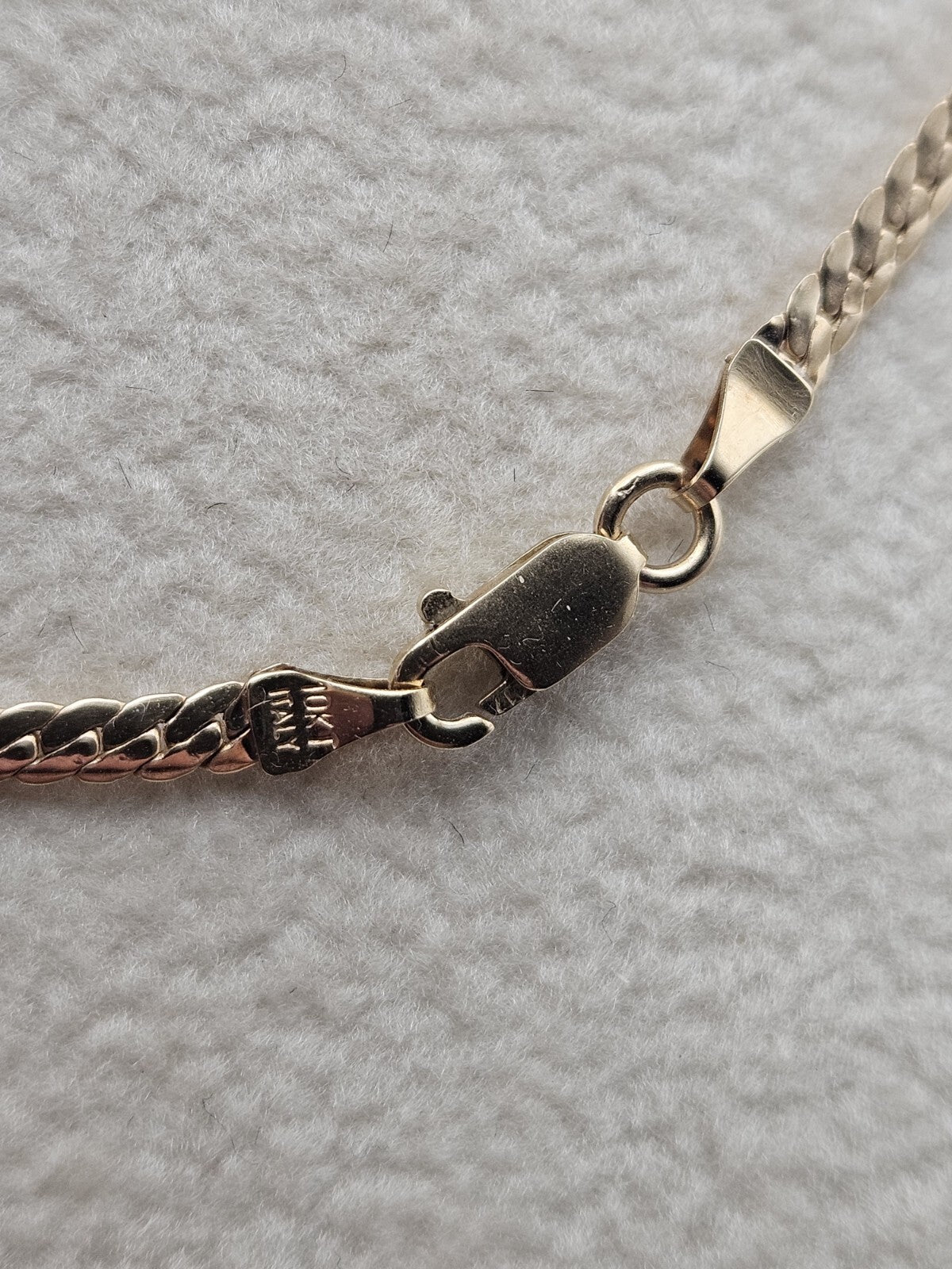 10k Gold Diamond Encrusted V Station Necklace 17in preowened