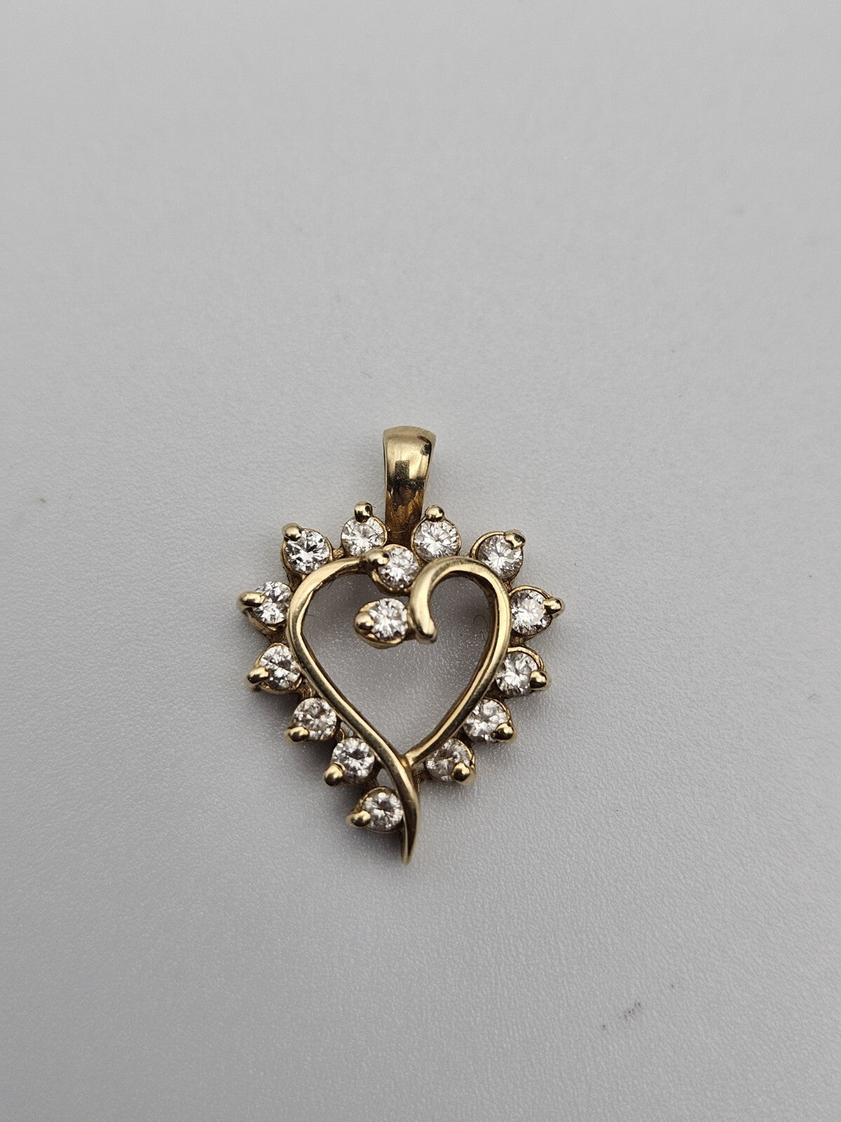Valentine Natural round diamond 14k Yellow Gold wedding heart Pendant